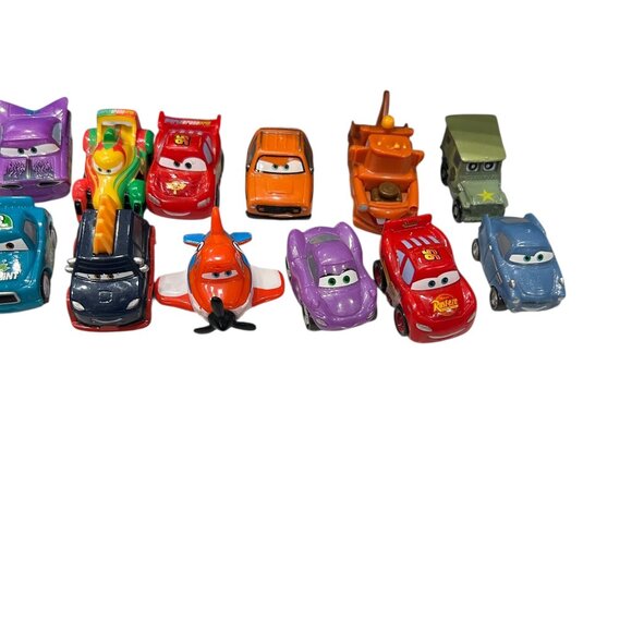 Disney Pixar Cars Motorized Super Speedway Micro Drifters Playset 2012 w/33 Cars - Picture 3 of 16